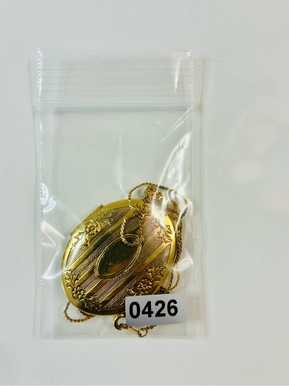 VTG Classic Gold Oval Engraved Photo Locket and Necklace Included